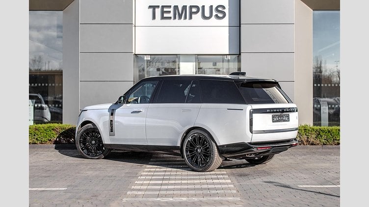 2024 SKLADOVÉ VOZIDLÁ Land Rover Range Rover Ostuni Pearl White 4.4 V8 615 k 4.4 V8 615 k AWD Auto 5 dr SUV LWB SV , SV