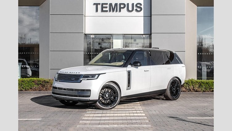 2024 SKLADOVÉ VOZIDLÁ Land Rover Range Rover Ostuni Pearl White 4.4 V8 615 k 4.4 V8 615 k AWD Auto 5 dr SUV LWB SV , SV