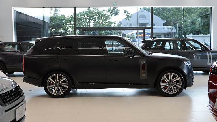 2024 新車 Land Rover Range Rover (1EU)Ligurian Black 利古里亞黑-緞光面 P615 汽油 (輕油電混合) 長軸距 SV