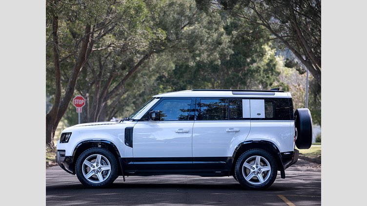 2022 Approved Land Rover Defender 110 Fuji White AWD Defender 110 D300 SE X-Dynamic