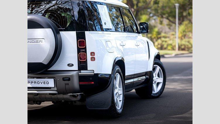 2022 Approved Land Rover Defender 110 Fuji White AWD Defender 110 D300 SE X-Dynamic