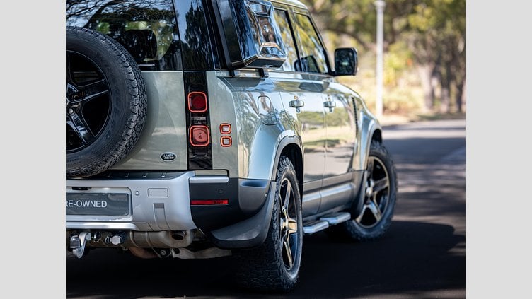 2020 Approved Land Rover Defender 110 Pangea Green AWD 2020 DEFENDER 110 P400 SE (294KW) 