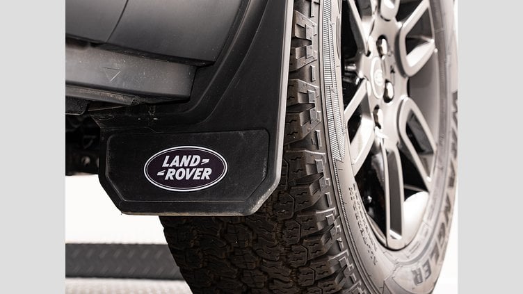 2023 認定中古車 Land Rover Defender 110 サントリーニブラック D300 AWD（AT） S