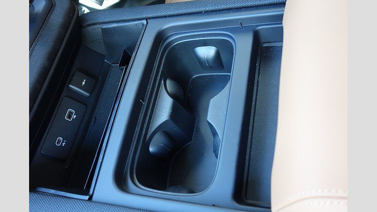 2023 認定中古車 Land Rover Defender 110 サントリーニブラック P525 AWD (AT) V8