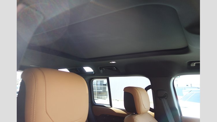 2023 認定中古車 Land Rover Defender 110 サントリーニブラック P525 AWD (AT) V8