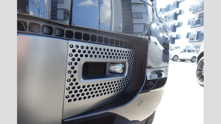 2023 認定中古車 Land Rover Defender 110 サントリーニブラック P525 AWD (AT) V8