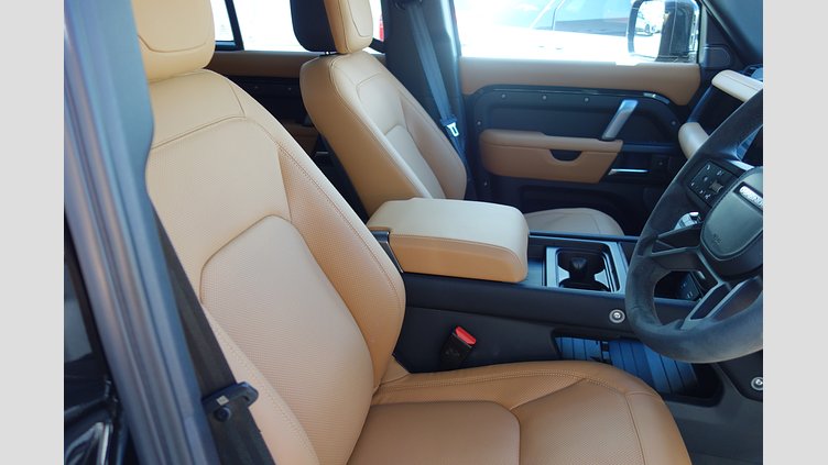 2023 認定中古車 Land Rover Defender 110 サントリーニブラック P525 AWD (AT) V8
