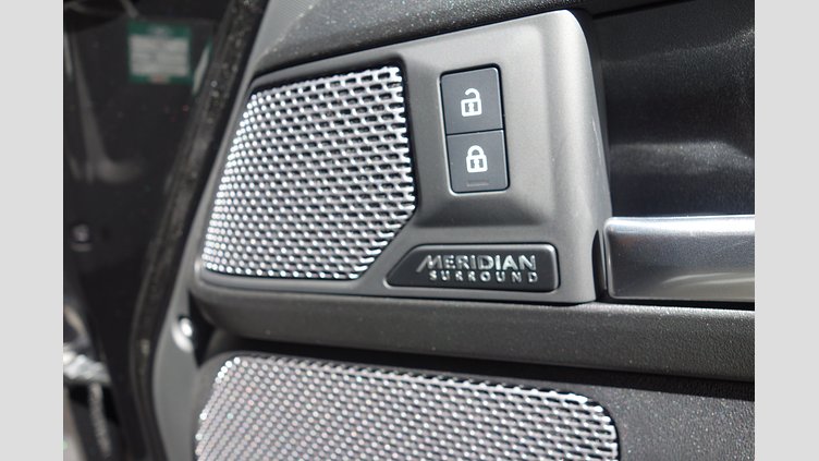 2023 認定中古車 Land Rover Defender 110 サントリーニブラック P525 AWD (AT) V8