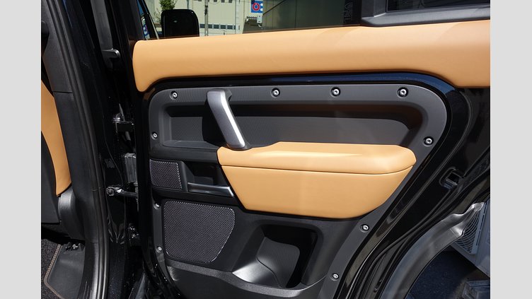 2023 認定中古車 Land Rover Defender 110 サントリーニブラック P525 AWD (AT) V8