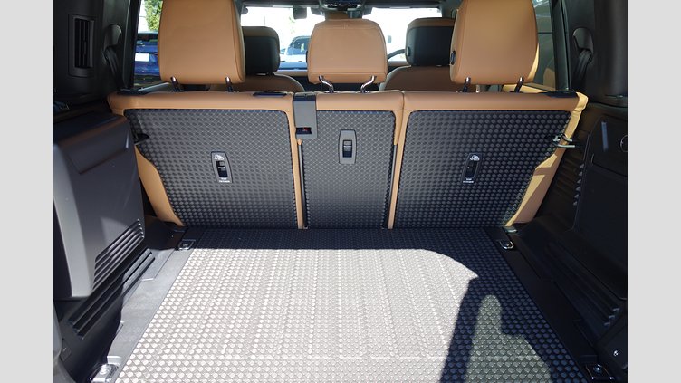 2023 認定中古車 Land Rover Defender 110 サントリーニブラック P525 AWD (AT) V8