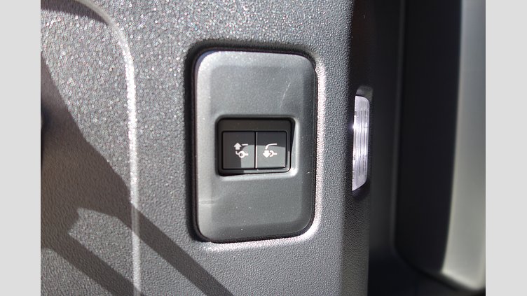 2023 認定中古車 Land Rover Defender 110 サントリーニブラック P525 AWD (AT) V8