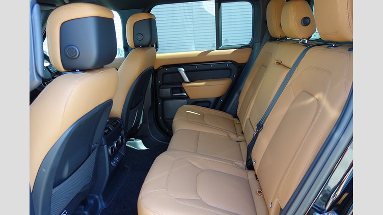 2023 認定中古車 Land Rover Defender 110 サントリーニブラック P525 AWD (AT) V8