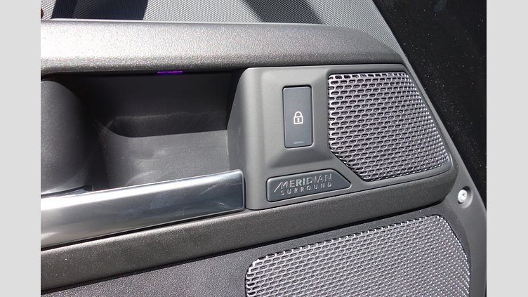 2023 認定中古車 Land Rover Defender 110 サントリーニブラック P525 AWD (AT) V8