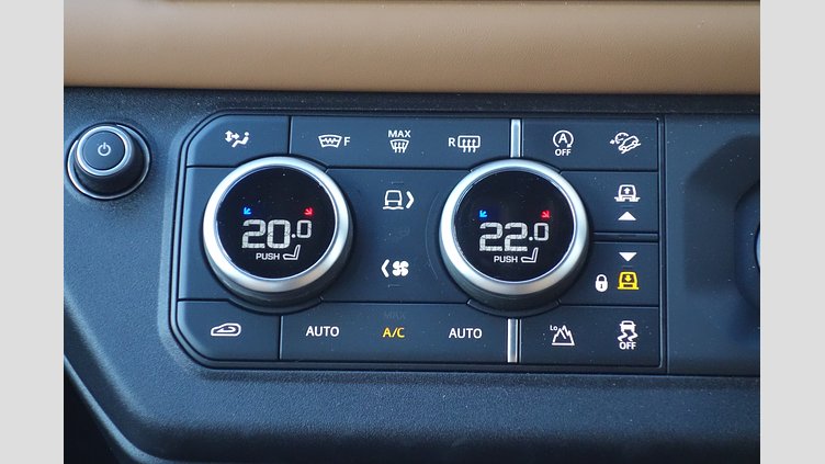 2023 認定中古車 Land Rover Defender 110 サントリーニブラック P525 AWD (AT) V8