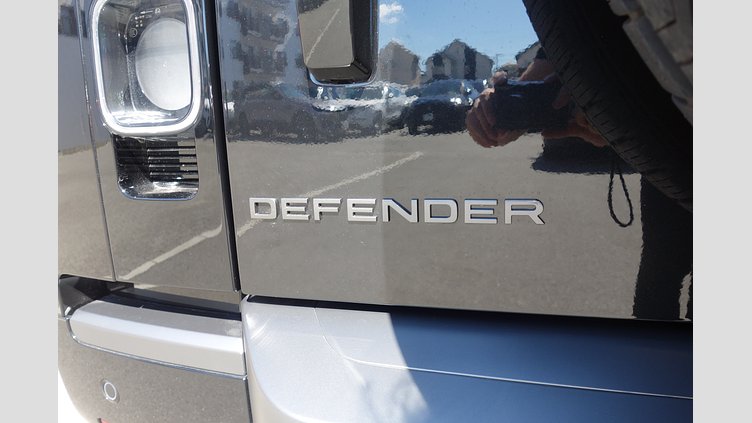 2023 認定中古車 Land Rover Defender 110 サントリーニブラック P525 AWD (AT) V8