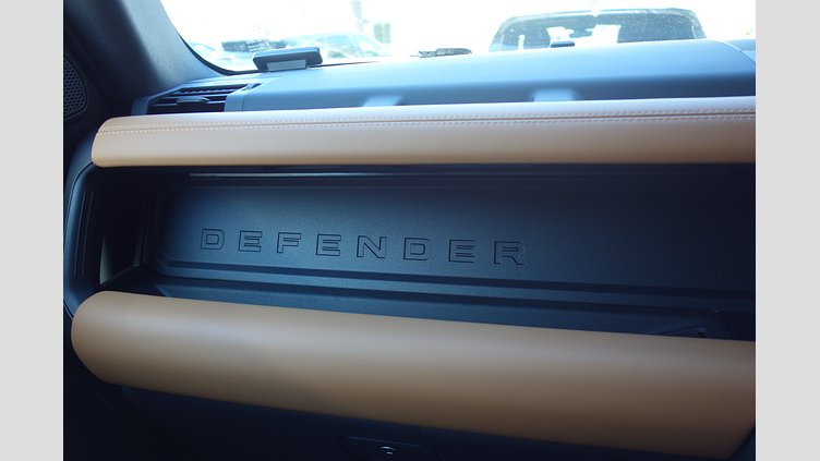 2023 認定中古車 Land Rover Defender 110 サントリーニブラック P525 AWD (AT) V8