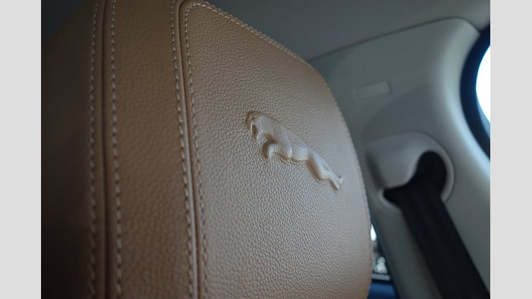 2022 認定中古車 Jaguar F-Pace ブルーファイアブルー P250 AWD（オートマチック） 2.0P S 250PS 22MY