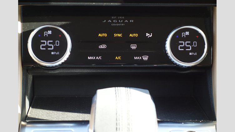 2022 認定中古車 Jaguar F-Pace ブルーファイアブルー P250 AWD（オートマチック） 2.0P S 250PS 22MY