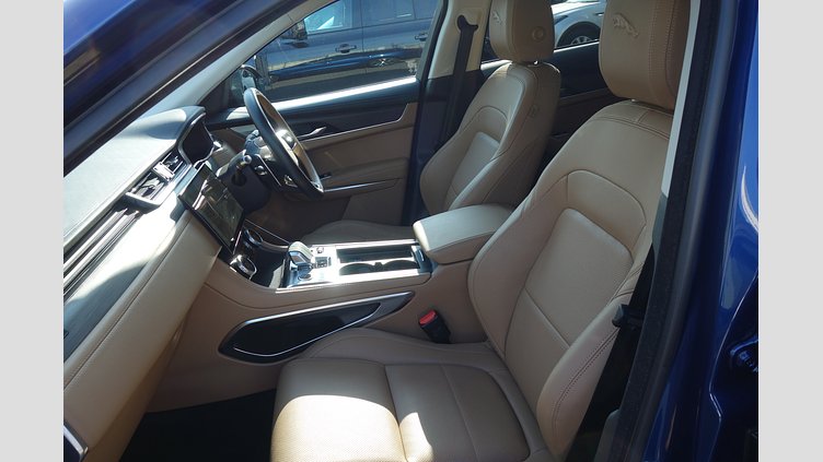 2022 認定中古車 Jaguar F-Pace ブルーファイアブルー P250 AWD（オートマチック） 2.0P S 250PS 22MY