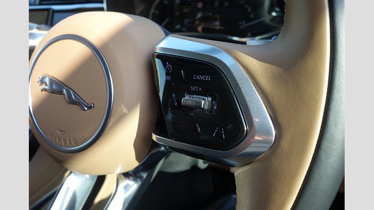 2022 認定中古車 Jaguar F-Pace ブルーファイアブルー P250 AWD（オートマチック） 2.0P S 250PS 22MY