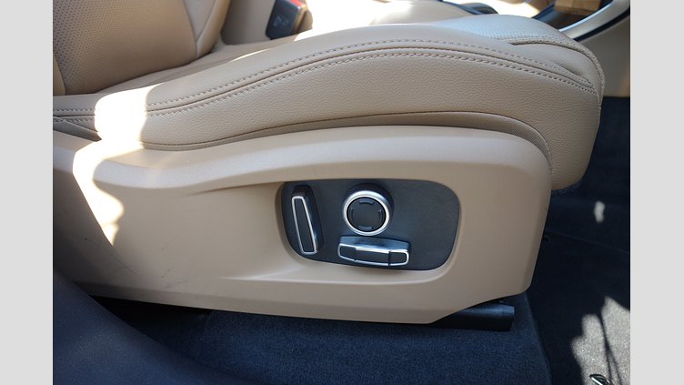 2022 認定中古車 Jaguar F-Pace ブルーファイアブルー P250 AWD（オートマチック） 2.0P S 250PS 22MY