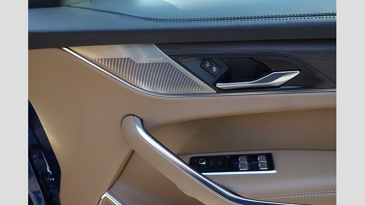 2022 認定中古車 Jaguar F-Pace ブルーファイアブルー P250 AWD（オートマチック） 2.0P S 250PS 22MY