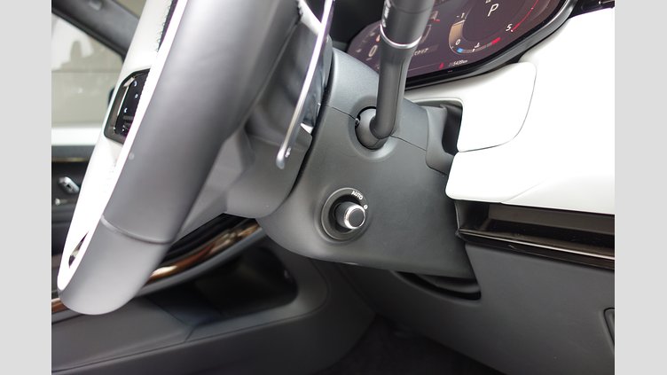 2023 認定中古車 Land Rover Range Rover Sport フィレンツェレッド 3.0リッター6気筒300PSターボチャージドディーゼルMHEV（オートマチック） AUTOBIOGRAPHY