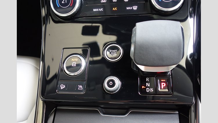 2023 認定中古車 Land Rover Range Rover Sport フィレンツェレッド 3.0リッター6気筒300PSターボチャージドディーゼルMHEV（オートマチック） AUTOBIOGRAPHY