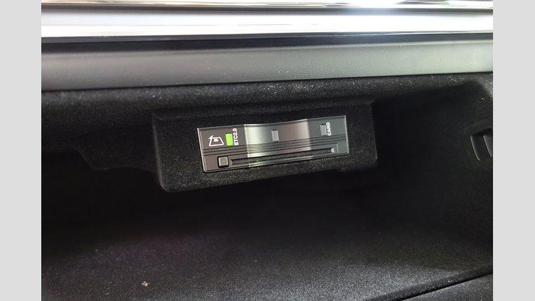 2023 認定中古車 Land Rover Range Rover Sport フィレンツェレッド 3.0リッター6気筒300PSターボチャージドディーゼルMHEV（オートマチック） AUTOBIOGRAPHY