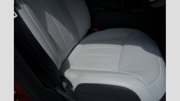 2023 認定中古車 Land Rover Range Rover Sport フィレンツェレッド 3.0リッター6気筒300PSターボチャージドディーゼルMHEV（オートマチック） AUTOBIOGRAPHY
