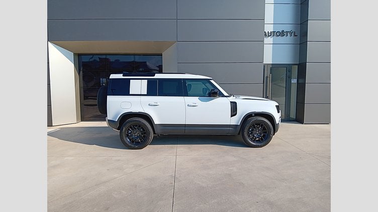 2024 SKLADOVÉ VOZIDLÁ Land Rover Defender 110 Fuji White 3.0D I6 MHEV S