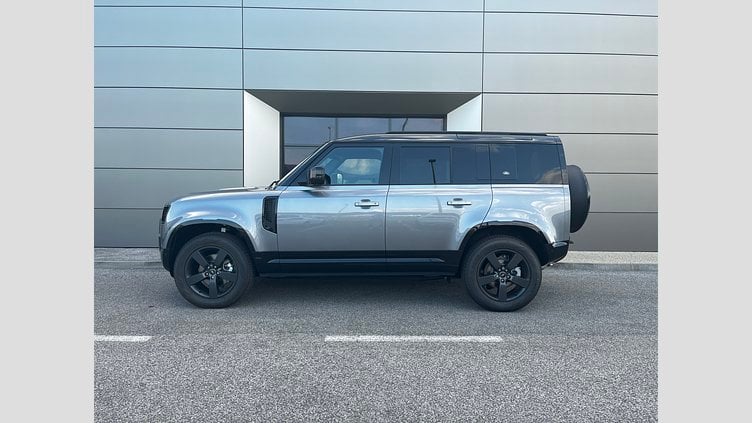 2024 SKLADOVÉ VOZIDLÁ Land Rover Defender 110 Eiger Grey D250 X-Dynamic HSE 