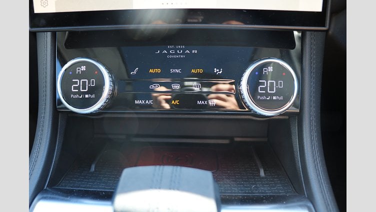 2023 認定中古車 Jaguar F-Pace ハクバシルバー D204 AWD（オートマチック）MHEV S