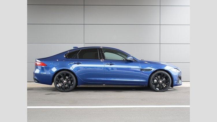 2021 認定中古車 Jaguar XF ブルーファイアブルー P250 RWD （オートマチック） SALOON R-DYNAMIC HSE