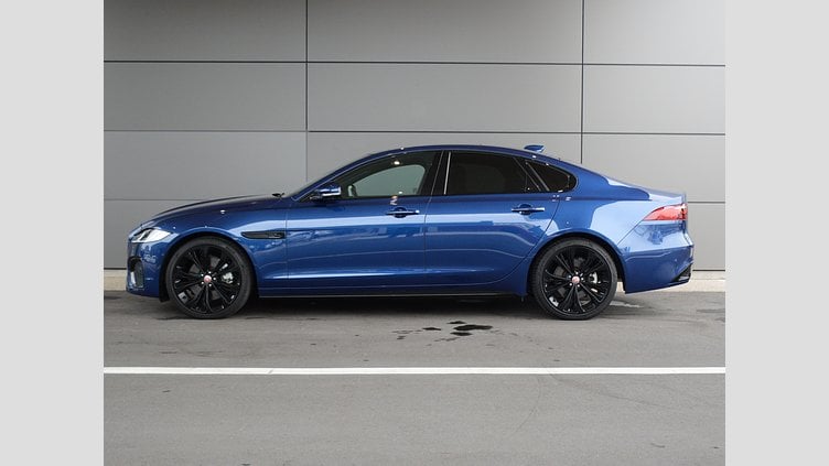 2021 認定中古車 Jaguar XF ブルーファイアブルー P250 RWD （オートマチック） SALOON R-DYNAMIC HSE