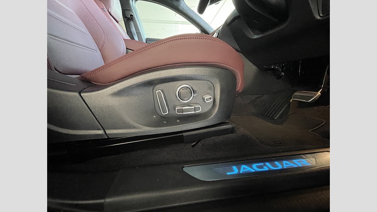 2024 認定中古車 Jaguar E-Pace サントリーニブラック P250（ガソリン） R-DYNAMIC HSE