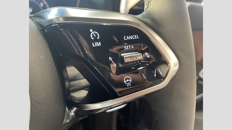 2024 認定中古車 Jaguar E-Pace サントリーニブラック P250（ガソリン） R-DYNAMIC HSE