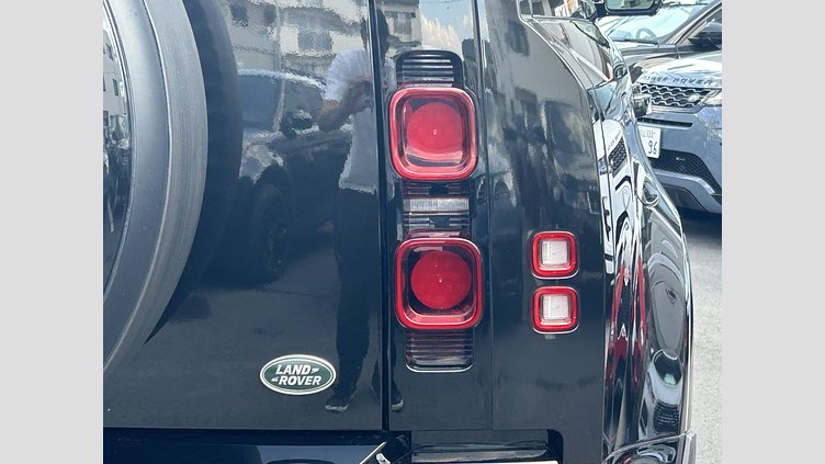 2022 認定中古車 Land Rover Defender 110 サントリーニブラック D300 AWD（AT） X-DYNAMIC SE