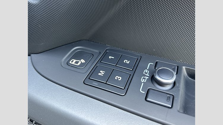 2022 認定中古車 Land Rover Defender 110 サントリーニブラック D300 AWD（AT） X-DYNAMIC SE
