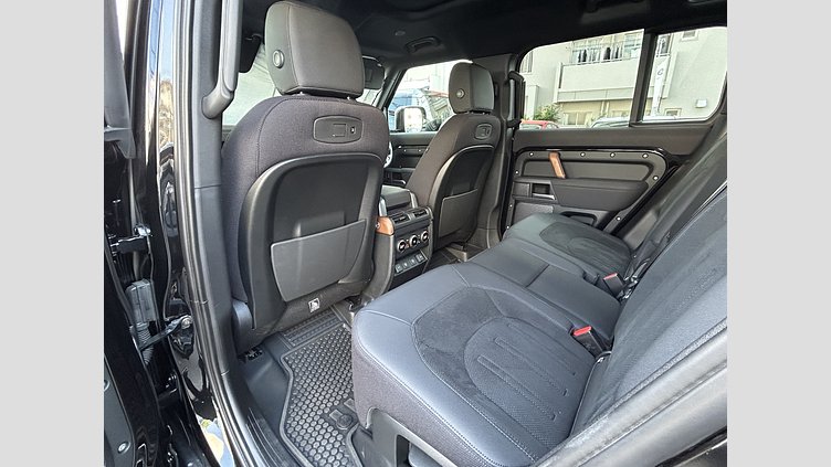 2022 認定中古車 Land Rover Defender 110 サントリーニブラック D300 AWD（AT） X-DYNAMIC SE
