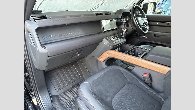 2022 認定中古車 Land Rover Defender 110 サントリーニブラック D300 AWD（AT） X-DYNAMIC SE