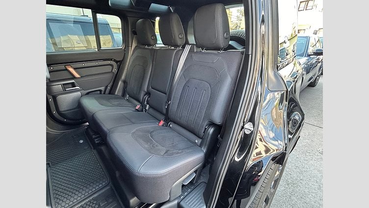 2022 認定中古車 Land Rover Defender 110 サントリーニブラック D300 AWD（AT） X-DYNAMIC SE