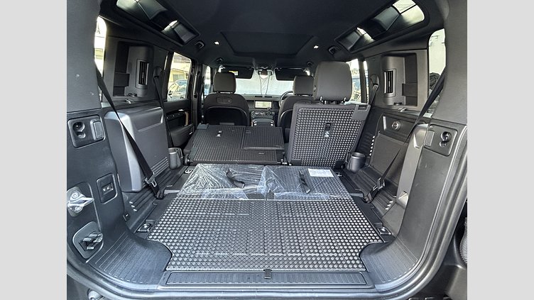 2022 認定中古車 Land Rover Defender 110 サントリーニブラック D300 AWD（AT） X-DYNAMIC SE