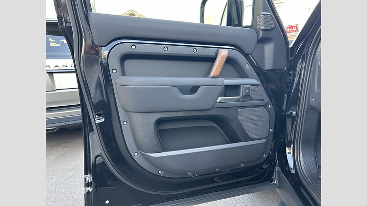 2022 認定中古車 Land Rover Defender 110 サントリーニブラック D300 AWD（AT） X-DYNAMIC SE