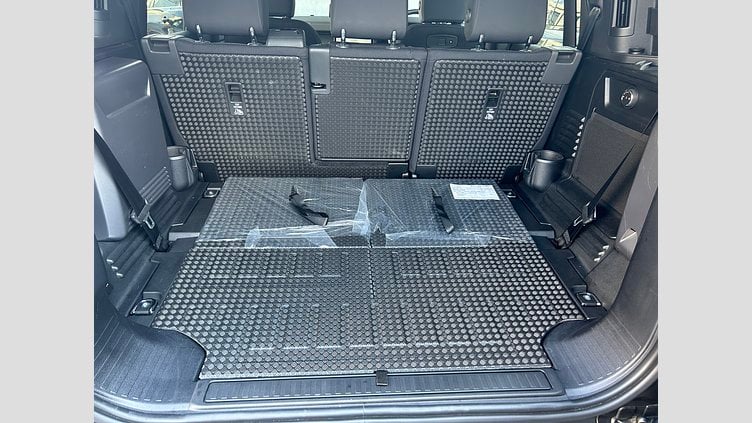 2022 認定中古車 Land Rover Defender 110 サントリーニブラック D300 AWD（AT） X-DYNAMIC SE