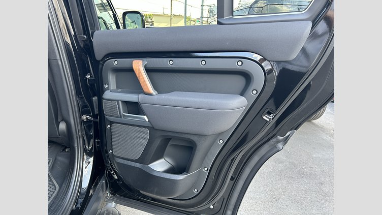 2022 認定中古車 Land Rover Defender 110 サントリーニブラック D300 AWD（AT） X-DYNAMIC SE
