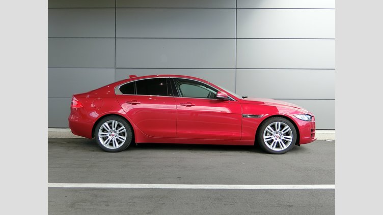 2017 認定中古車 Jaguar XE Firenze Red XE 2.0 I4D AJ200 RWD 4DR プレステージ