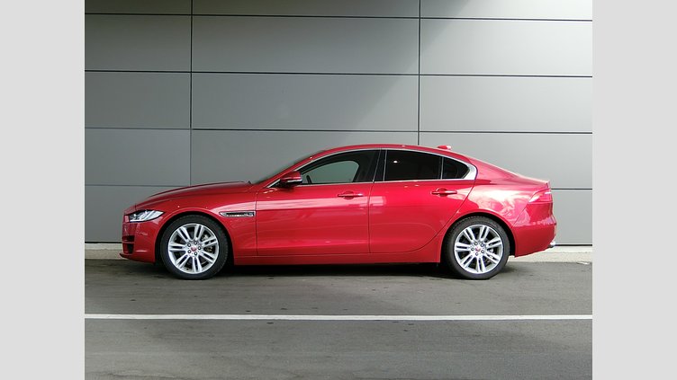 2017 認定中古車 Jaguar XE Firenze Red XE 2.0 I4D AJ200 RWD 4DR プレステージ
