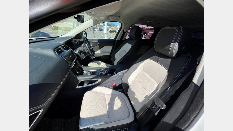 2024 認定中古車 Jaguar F-Pace Fuji White 2.0 litre i4D Diesel R-Sport