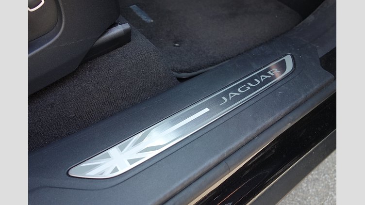 2021 認定中古車 Jaguar F-Pace サントリーニブラック P250 AWD（オートマチック） S